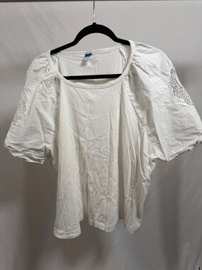 Old Navy white blouse with lace style sleeve